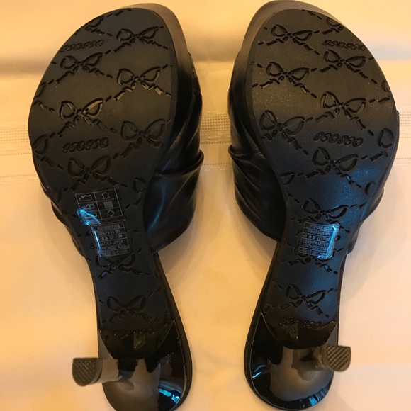 Sandals - Picture 3 of 4